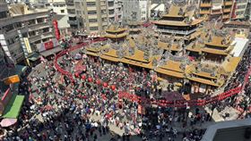 春節連假期間，北港朝天宮、武德宮湧入大量走春人潮，雲林警方以科技守護交通安全。（圖／翻攝畫面）