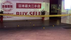 西門町街頭慶生爆發槍擊案，4人中彈。（圖／翻攝畫面）