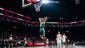 ▲泰坦這記灌籃，讓塞爾提克在第3節剩4分多結束前，取得23分的領先。（圖／美聯社／達志影像）