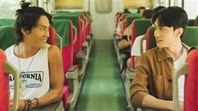 港台男神劉俊謙（右）、范少勳在新片《我在這裡等你》首度共演。（圖／抓馬文化提供）