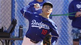 ▲山本由伸進行春訓第2次正式的牛棚練投。（圖／美聯社／達志影像）