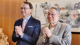 宏碁董事長陳俊聖赴宏碁施振榮家中拜年宏碁董事長陳俊聖（左）開春率領宏碁集團主管，前往創辦人施振榮（右）家中拜年。中央社記者曾仁凱攝  113年2月15日