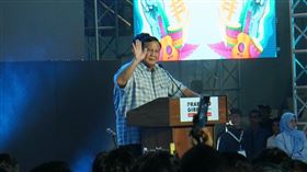 印尼總統候選人普拉伯沃出席慶祝晚會印尼總統候選人普拉伯沃14日說，「這場勝利必須是全體人民的勝利」，他與吉伯朗和「印尼前進聯盟」（KIM）將對一切展現包容態度，並說：「我們將成為全印尼人民的總統、副總統和政府。」中央社記者李宗憲雅加達攝  113年2月15日