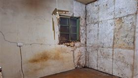 三重「鬼屋風」61年老透天　屋主開價1458萬元！千人看傻：農曆7月再來