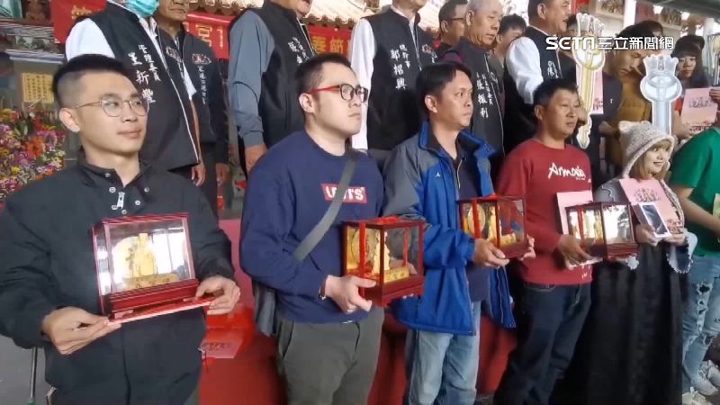 赴港口宮拜拜　幸運兒擲10聖筊贏80萬轎車