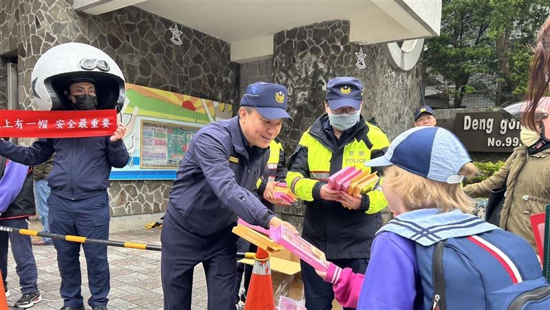 新北警總動員「護童」　守護校園安全