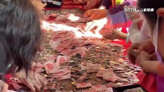 香油錢開箱！鈔票滿溢　宮廟人員快手點鈔
