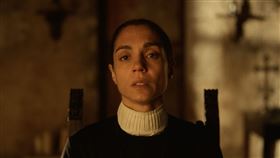 克莉絲汀娜戴爾安娜在《天使之心》化身卡布里尼修女。（圖／CATCHPLAY提供）