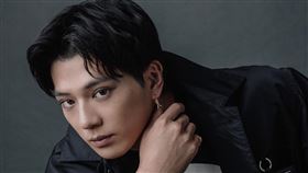 新田真劍佑將來台辦見面會日本演員新田真劍佑以Netflix真人版影集「航海王」在全球引起「最帥索隆」討論熱潮，他將於2月底來台舉辦見面會。（優勢力娛樂提供）中央社記者王心妤傳真  113年1月25日