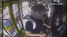 控公車超車又逼車　騎士怒踹車門毆司機