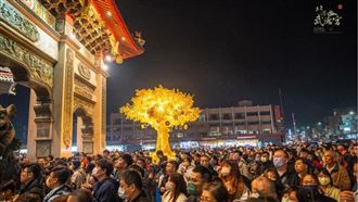 超招財！武德宮財神寶樹登場  信眾擠爆！