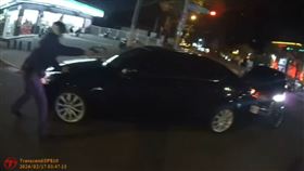 國光派出所，大里大明路，警盤查通緝犯，卓男，遭衝撞腳骨折(圖／翻攝畫面)