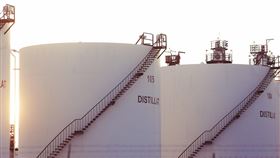 儲油槽（示意圖／翻攝自pixabay）
https://pixabay.com/photos/tanks-petrochemistry-silos-406908/