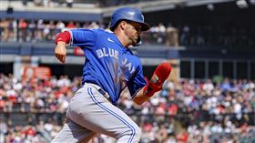 ▲費城人1年約網羅3屆盜壘王梅里菲爾德（Whit Merrifield）。（圖／美聯社／達志影像）