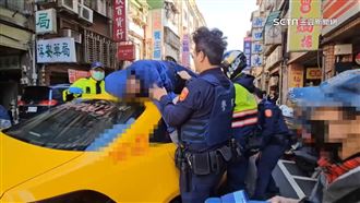 男突跳上小黃車頂大字躺　司機傻眼不敢動