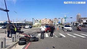 新／未禮讓直行車！台中多車連撞 4人送醫（圖／翻攝畫面）