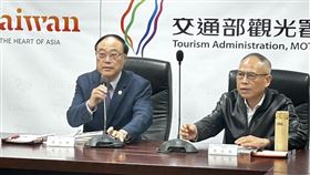 觀光署長周永暉（左）表示，確認有四個違法事實，開罰年代旅遊81萬元。 （圖／記者簡浩正攝影）