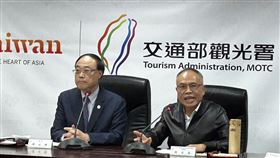 品保協會理事長張永成（右）痛斥年代旅遊負責人林大鈞承諾通通沒兌現，根本是蓄意詐欺。（圖／記者簡浩正攝影）