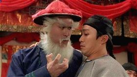 據傳鰲拜本人霸氣十足。（圖／電影《鹿鼎記》劇照）