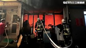 台中龍井民宅火警，40多隻貓狗救出8隻，其他命喪火場。(圖／民眾提供)