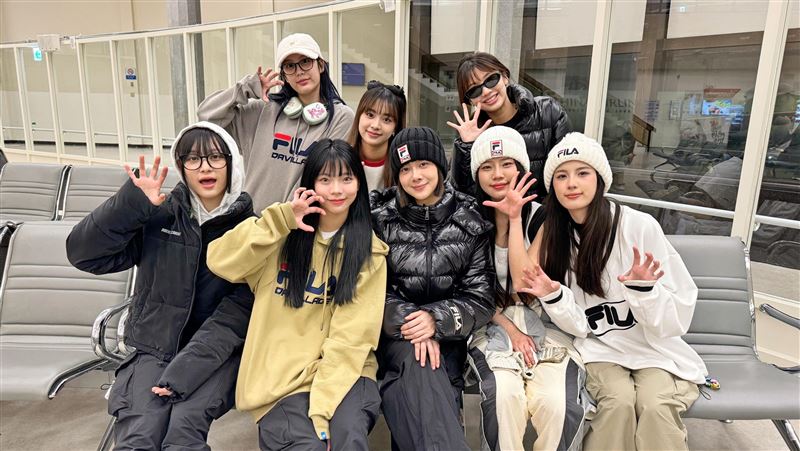 台超正女團赴韓國出道　14歲團員淚灑機場