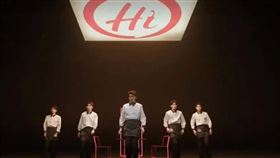 中國海底撈推出新歌《科目四》，找來小鮮肉組男團拍MV。（圖／翻攝自微博）