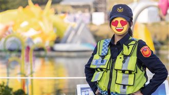 台中燈會「女警」神似秀賢　網暴動敲碗IG