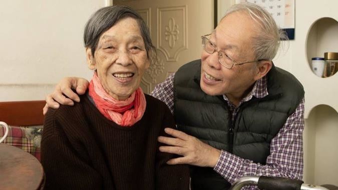 96歲母失智！74歲兒「無血緣卻情牽一生」