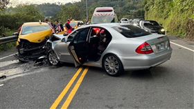 新北,烏來,新烏路,賓士,計程車,對撞,跨越,雙黃線,打瞌睡,