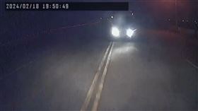 網紅肥大叔員旅車禍撞擊瞬間曝光！貨車一路「逆向」直直撞　駕駛命危(圖／翻攝畫面)