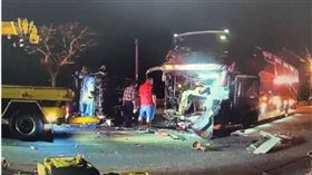 ▲大甲北堤東路非首次嚴重車禍 2016年汽車自撞槽化島釀3死（圖／翻攝照片）