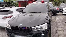 BMW涂男，「中部打擊中心」字樣貼車門假冒警車，刑警本尊追屏東逮人(圖／翻攝畫面)