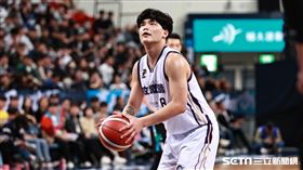 ▲新竹御頂攻城獅前鋒朱雲豪執行罰球。（圖／記者劉彥池攝影）