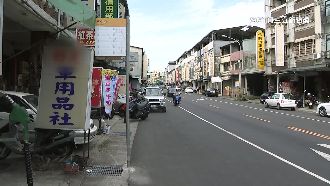 公車站牌設店門口　搖桿男現身喊：我就氣