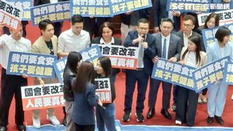 藍杯葛陳建仁！黃捷怒搶麥克風槓上徐巧芯