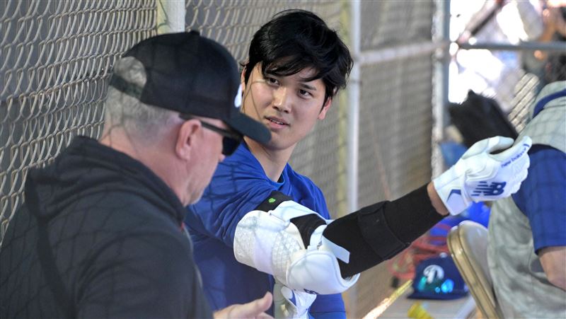 大谷首次實戰打擊就開轟 苦主被虧要簽名 鏡週刊 Mirror Media
