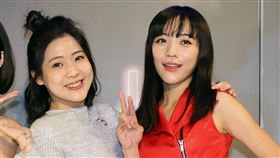 跨黨派女子唱跳團台北市議員徐巧芯、高雄市議員黃捷、民眾黨發言人徐千晴、民進黨青年發展部發言人謝子涵演出「丞相，起風了」舞台劇記者會。（記者邱榮吉/攝影）