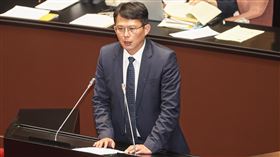 立法院新會期開議  黃國昌說明提案立法院第11屆第1會期20日開議，民眾黨立院黨團總召黃國昌（前）在會中進行提案說明。中央社記者鄭清元攝  113年2月20日