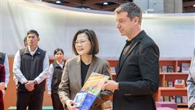 總統蔡英文今（20）日出席「2024年第32屆台北國際書展開幕典禮」。（圖／總統府提供)