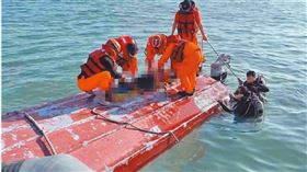 ▲大陸漁船遭金門海巡查緝時翻覆、2漁工死亡，家屬尚未要求解剖。（圖／CTWANT）