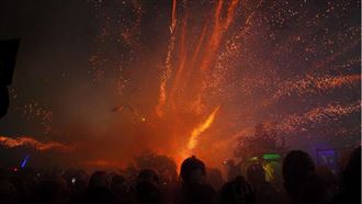 準備好！鹽水蜂炮來了  全球10大危險祭典