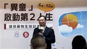 石崇良表示，本月起下修異位性皮膚炎生物製劑藥物使用資格至6歲。（圖／記者簡浩正攝影）