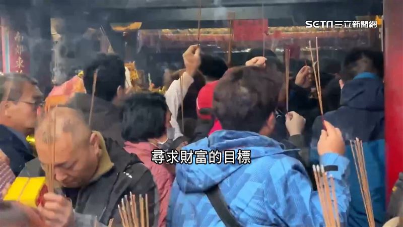 獨／土地公求財　泡麵、錢母、發財金夯