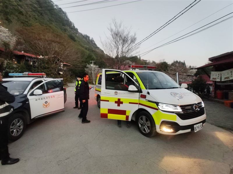 新竹賞櫻團疑食物中毒倒山路　11人送醫