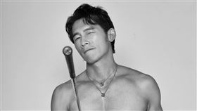 温昇豪歡度46歲，放送養眼腹肌。（圖／翻攝臉書）