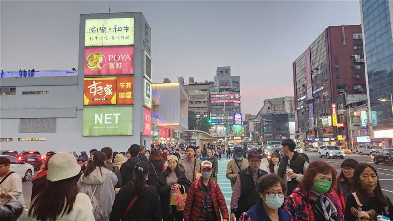 基隆東岸商場爆紅　他8個字吐心聲