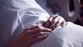 病床,病人,生病,住院,治療,送醫,急救,急診,示意圖／pixabay 