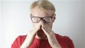 男子，鼻子不舒服(示意圖／Pexels)