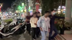 ▲新北市泰山一共7名孟加拉籍移工因逾期居留，通通被解送移民署新北專勤隊。（圖／翻攝畫面）