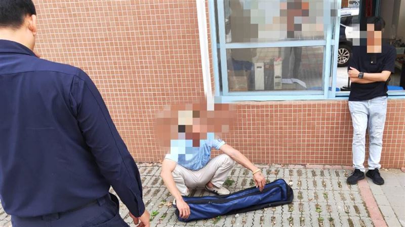 家長持武士刀衝國小！警方證實：已送辦